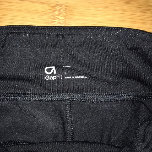 Black leggings with zip pocket in back waist - Picture 2 of 3